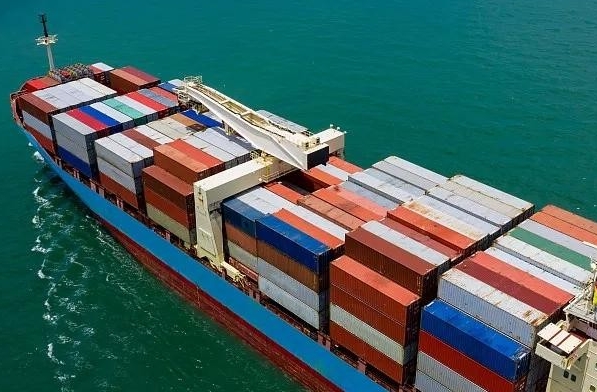 面對(duì)未來(lái)的挑戰(zhàn)和機(jī)遇，國(guó)際海運(yùn)物流行業(yè)需不斷創(chuàng)新和提升自身實(shí)力