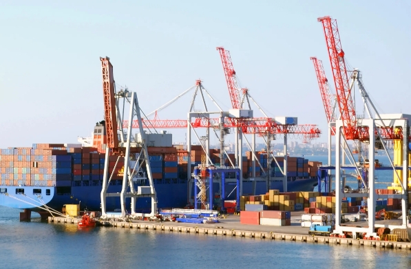 美國(guó)是全球大經(jīng)濟(jì)體之一，貨代行業(yè)在繁榮的國(guó)際貿(mào)易中扮演重要角色