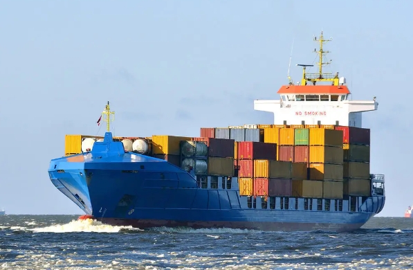 面對(duì)日益激烈的市場(chǎng)競(jìng)爭(zhēng)，國(guó)際貨代公司需要不斷創(chuàng)新以引領(lǐng)行業(yè)變革