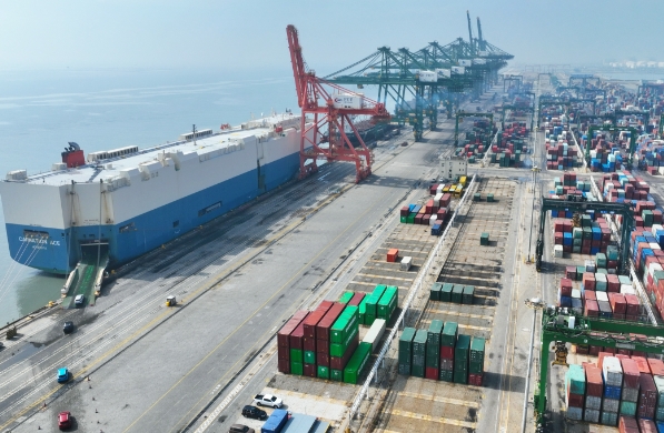 上海物流公司在激烈的市場競爭中脫穎而出，贏得了客戶的廣泛贊譽