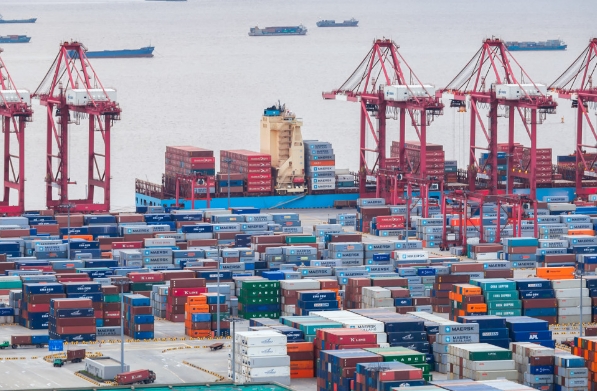 貨代公司為客戶提供專業(yè)的物流服務(wù)，更在無形中推動世界經(jīng)濟發(fā)展