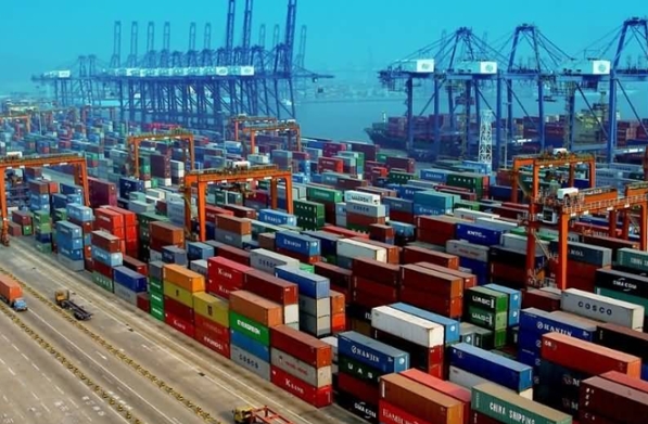 泰國(guó)擁有廣袤的熱帶雨林，這些自然環(huán)境為物流運(yùn)輸帶來(lái)了諸多挑戰(zhàn)