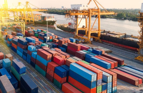 國際貨代行業(yè)如同一座橋梁，連接著世界各地的商品與消費(fèi)者