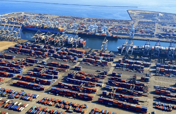 隨著全球貿(mào)易的不斷發(fā)展，貨運(yùn)代理行業(yè)也面臨著新的挑戰(zhàn)和機(jī)遇