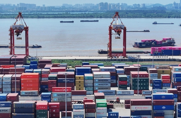 上海貨代的獨(dú)特優(yōu)勢(shì)、發(fā)展趨勢(shì)及其在全球貿(mào)易中的重要作用是什么？