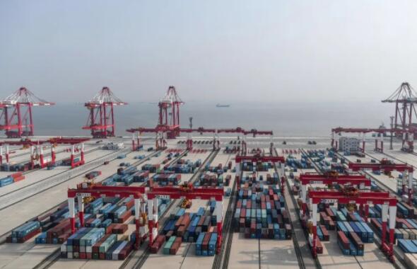 在國(guó)際貿(mào)易的大舞臺(tái)上，貨代公司扮演著多重角色